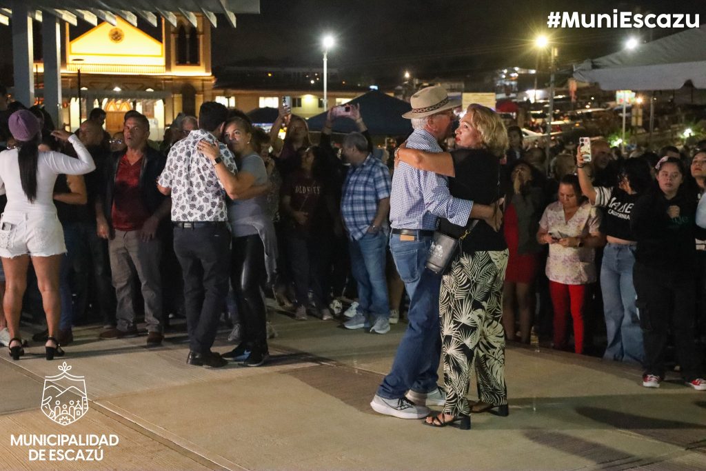 Llenazo en la inauguración de la semana del Boyero