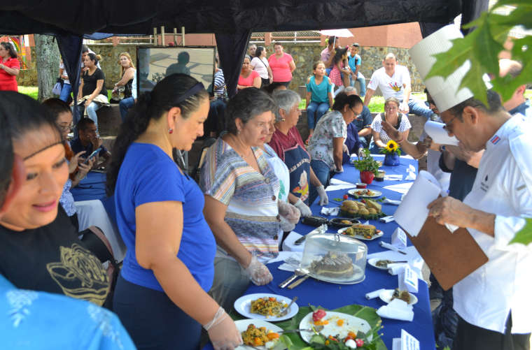 Escazuceños realizan el Picadillo de Chicasquil más grande de todo el país - 2019