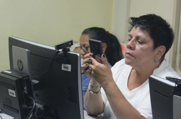 Adultos mayores escazuceños son capacitados para dominar dispositivos electrónicos como “millenials” - 2020 Adultos mayores escazuceños son capacitados para dominar dispositivos electrónicos como “millenials” - 2020